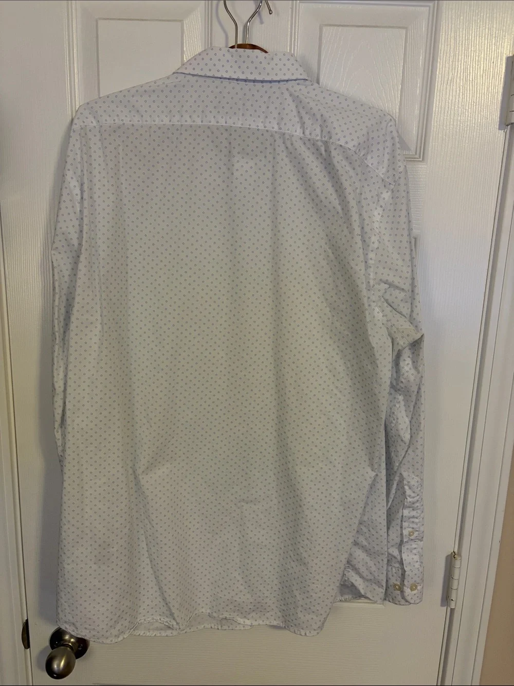 Banana Republic Men's White Dress Shirt with Light Blue Microdots